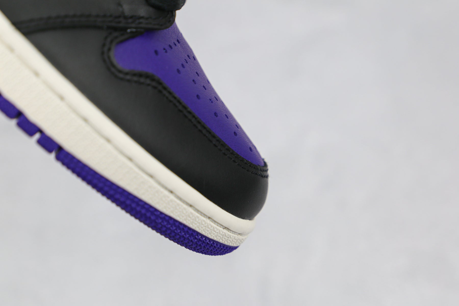 Jordan 1 Retro High Court Purple